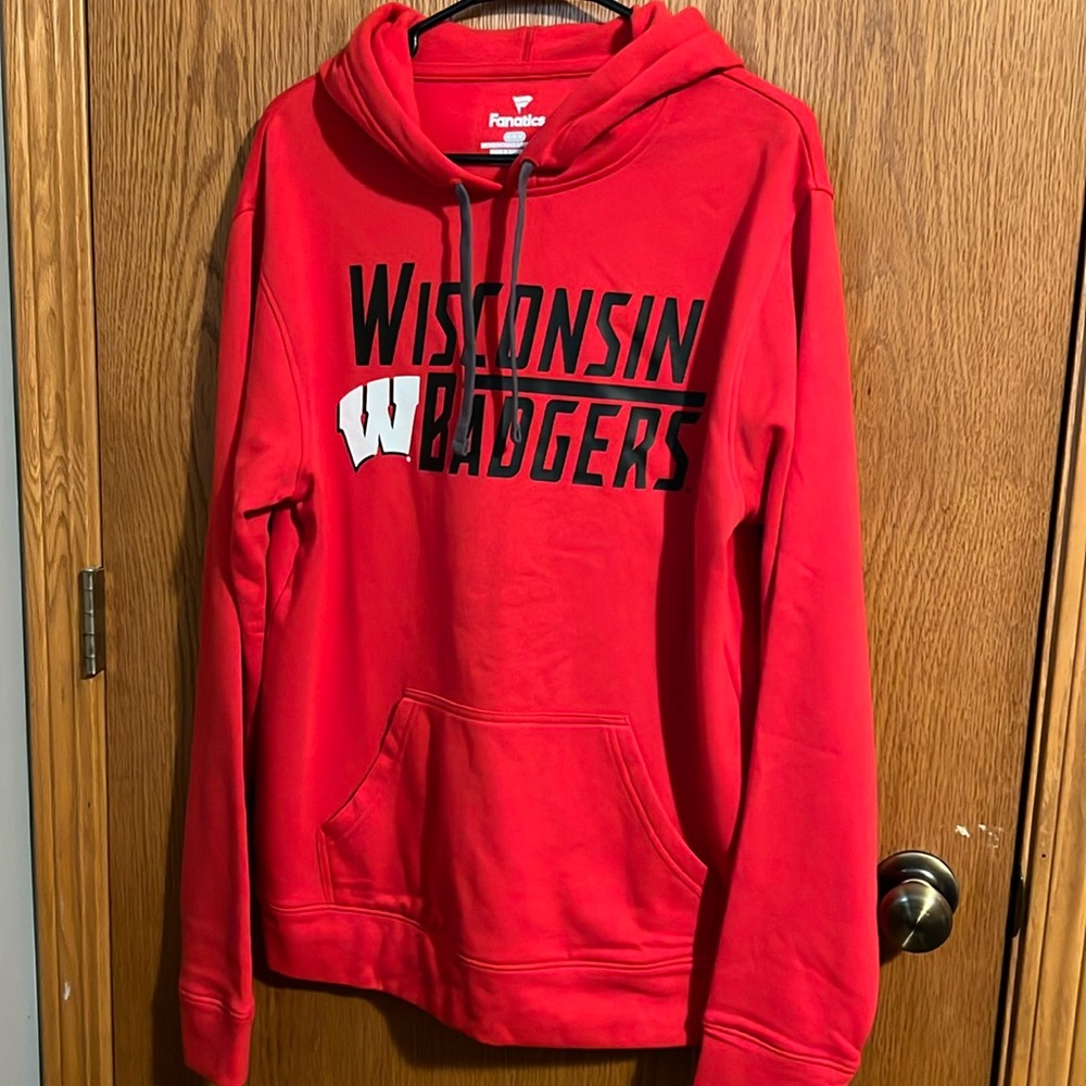 WI Badgers Hoodie NWT medium